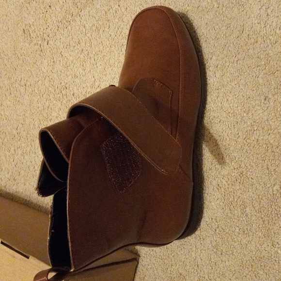 NWOT Booties (9.5 WW) - Picture 9 of 10
